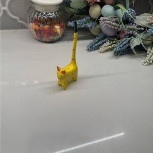 Cat tails figurine